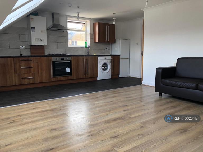 3 bedroom flat in Garratt Terrace, London, SW17 (3 bed) (#3023417)