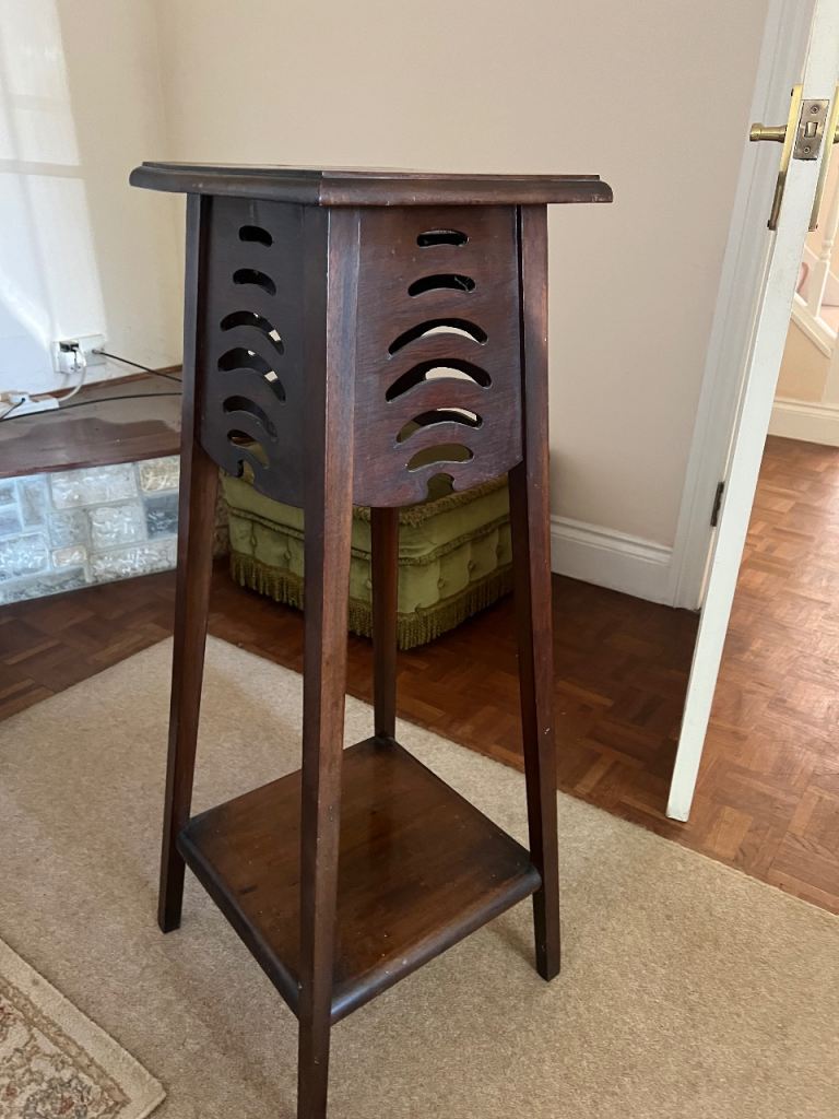 Tall side table/plant stand