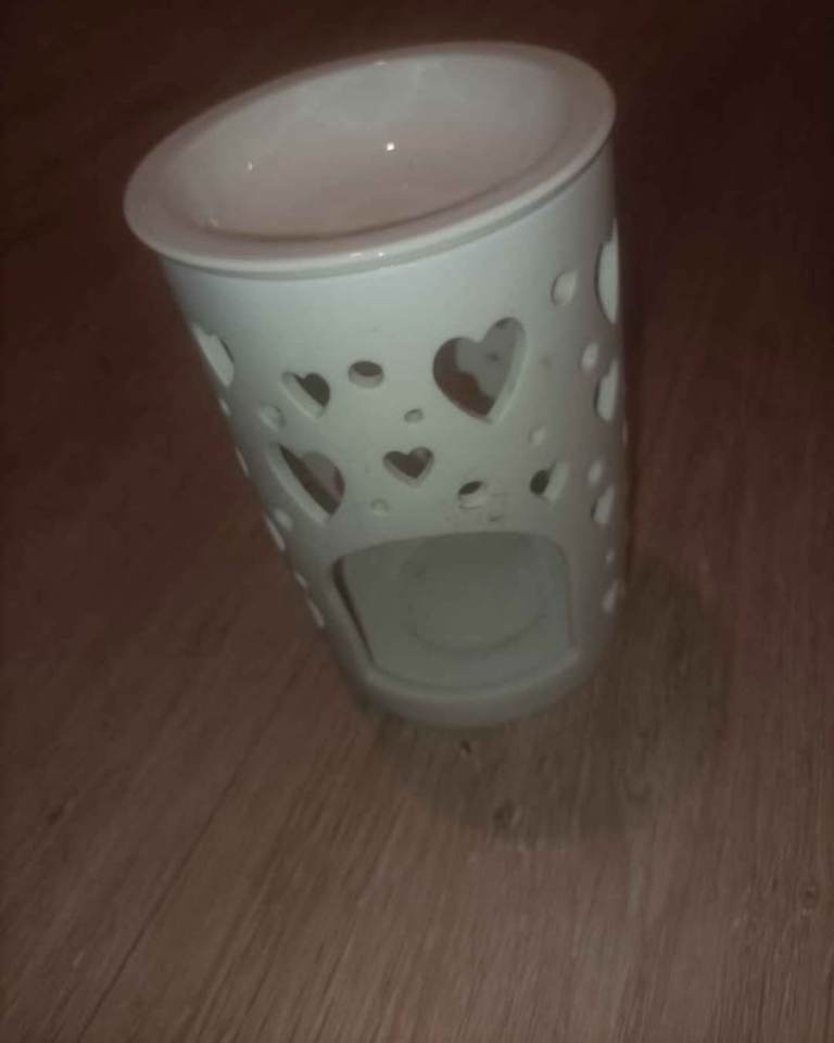 Ceramic style oil burner