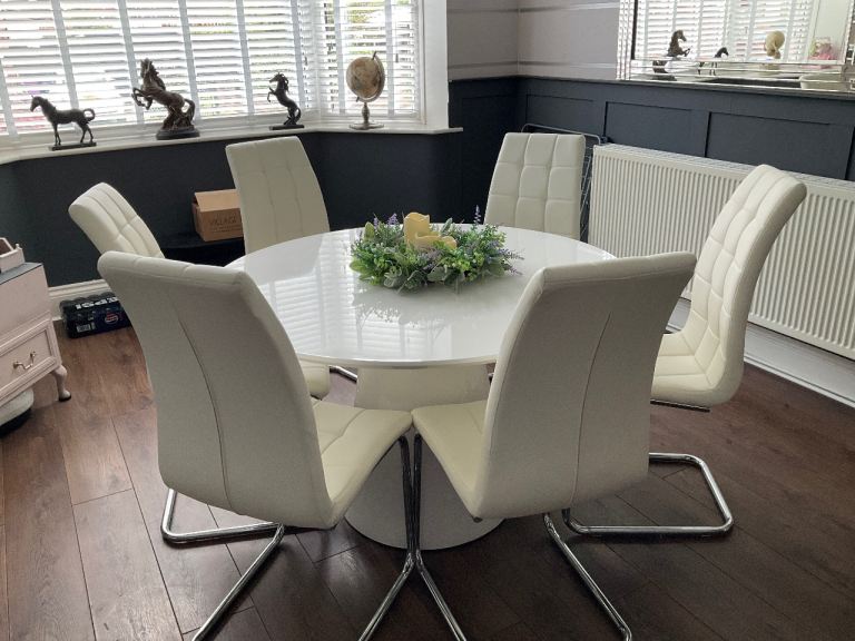 high gloss dining table & 6 chairs