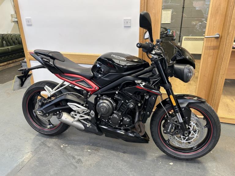 TRIUMPH STREET TRIPLE 765 R Low 2019