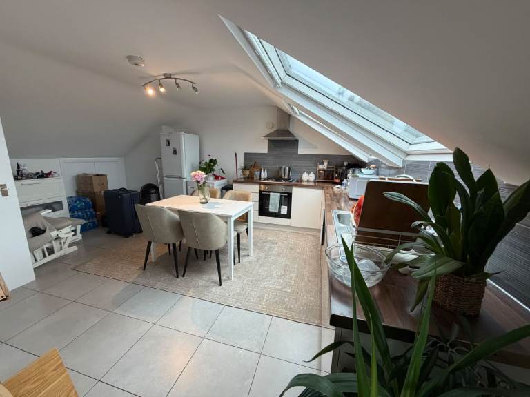 2 Bedroom 1st Floor Split-Level Flat with Private Garden to rent in Kenton, Harrow - Carlton Avenue