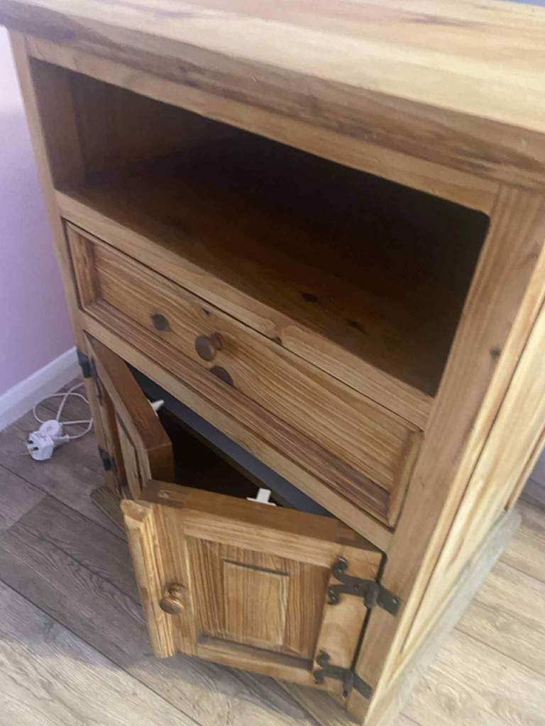 Tv stand no offer very heavy solid pick up now