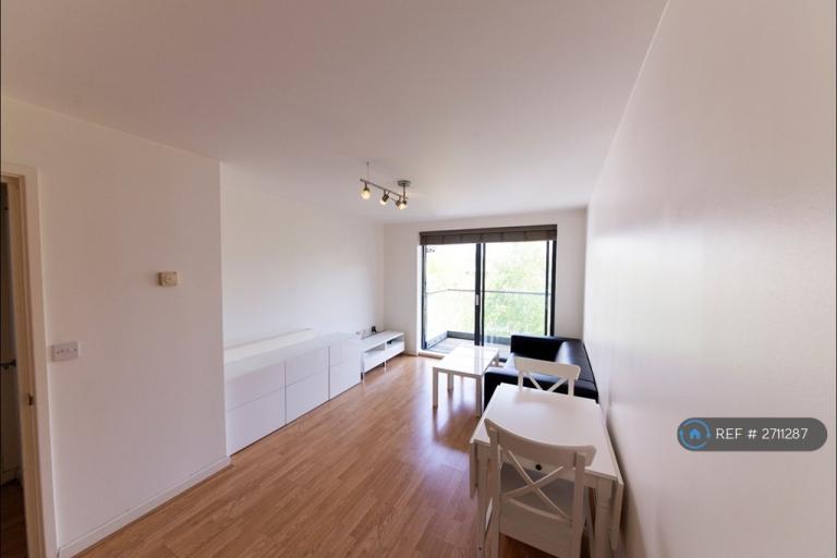 1 bedroom flat in Douglas Path, London, E14 (1 bed) (#2711287)