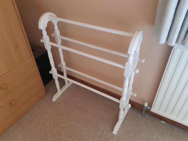 White Wooden Towel Rail / Clothes Airer – Good Condition