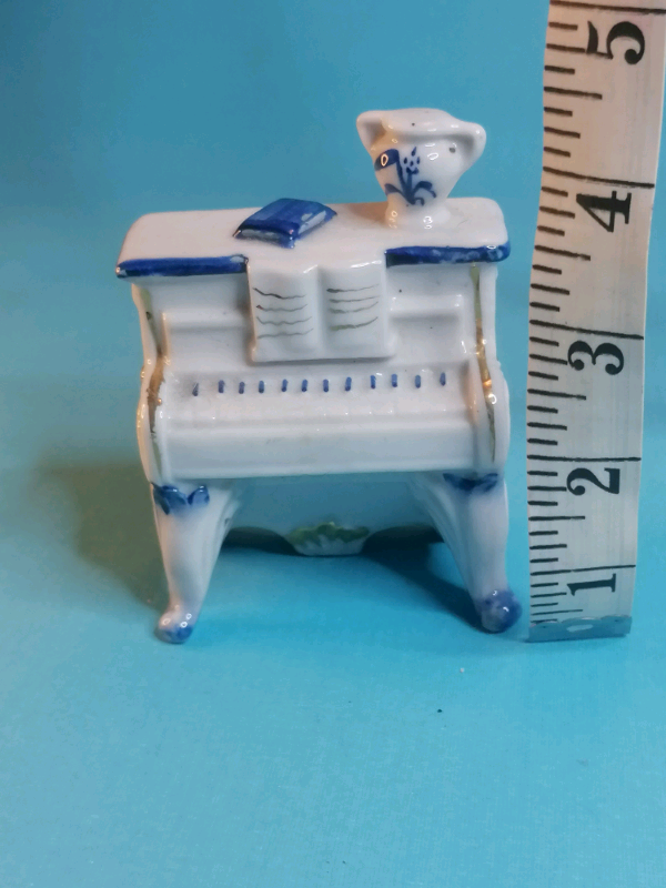 4-inch Hand Painted Ceramic Piano Figurine. 