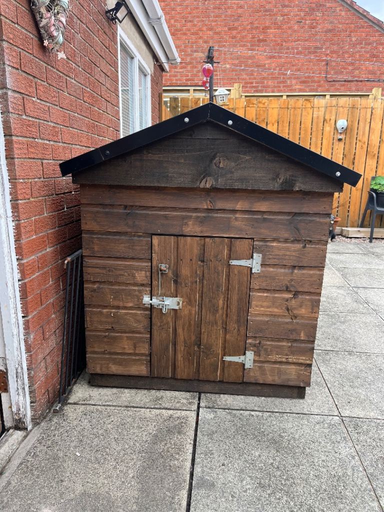 Large dog kennel