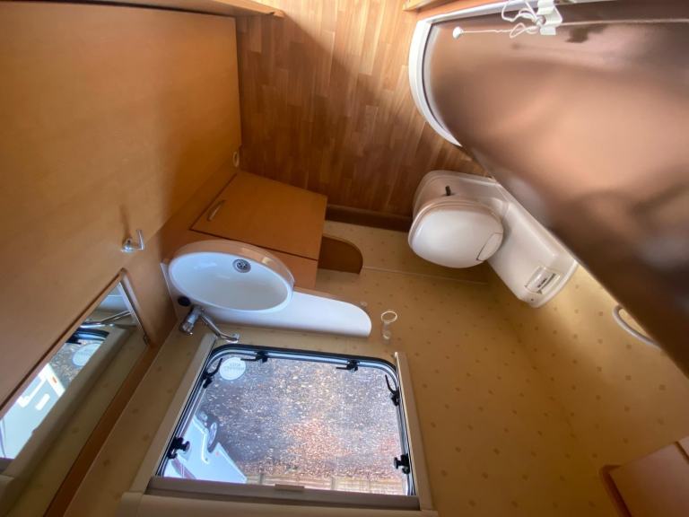 ABBEY AVENTURA 315 - 2007 - 2 BERTH - END WASHROOM - EXCELLENT CONDITION 