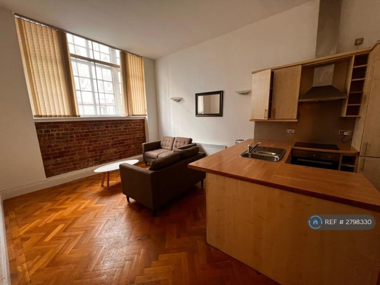 1 bedroom flat in Eastgate, Leeds, LS2 (1 bed) (#2798330)