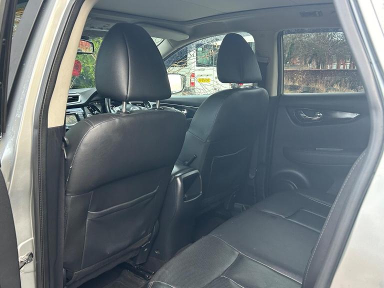 2014 Nissan Qashqai 1.6 dCi Tekna 5dr Xtronic HATCHBACK DIESEL Automatic