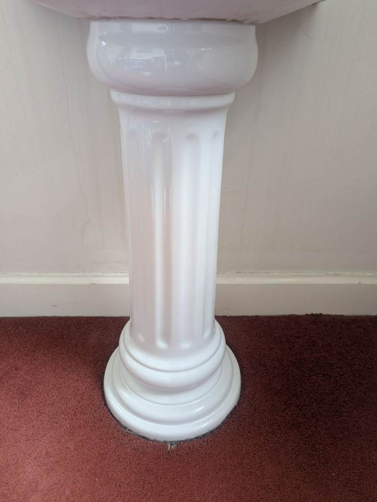 Traditional Free standing sink 