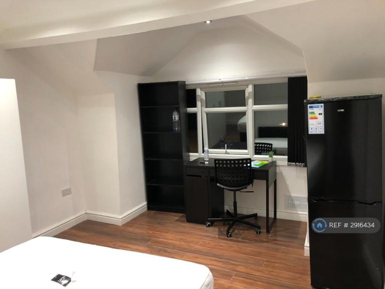 1 bedroom flat in Upper Tichborne Street, Leicester, LE2 (1 bed) (#2916434)