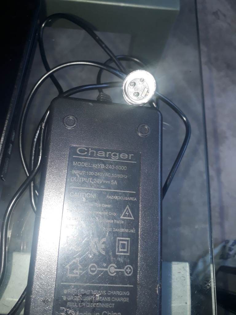 MOBILITY 24 VOLTS 5AMP 3PIN CHARGER 