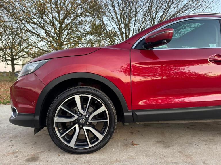 2015 Nissan Qashqai 1.6 dCi Tekna 5dr HATCHBACK Diesel Manual