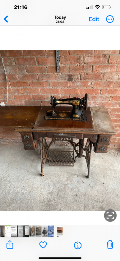 Singer sewing machine 