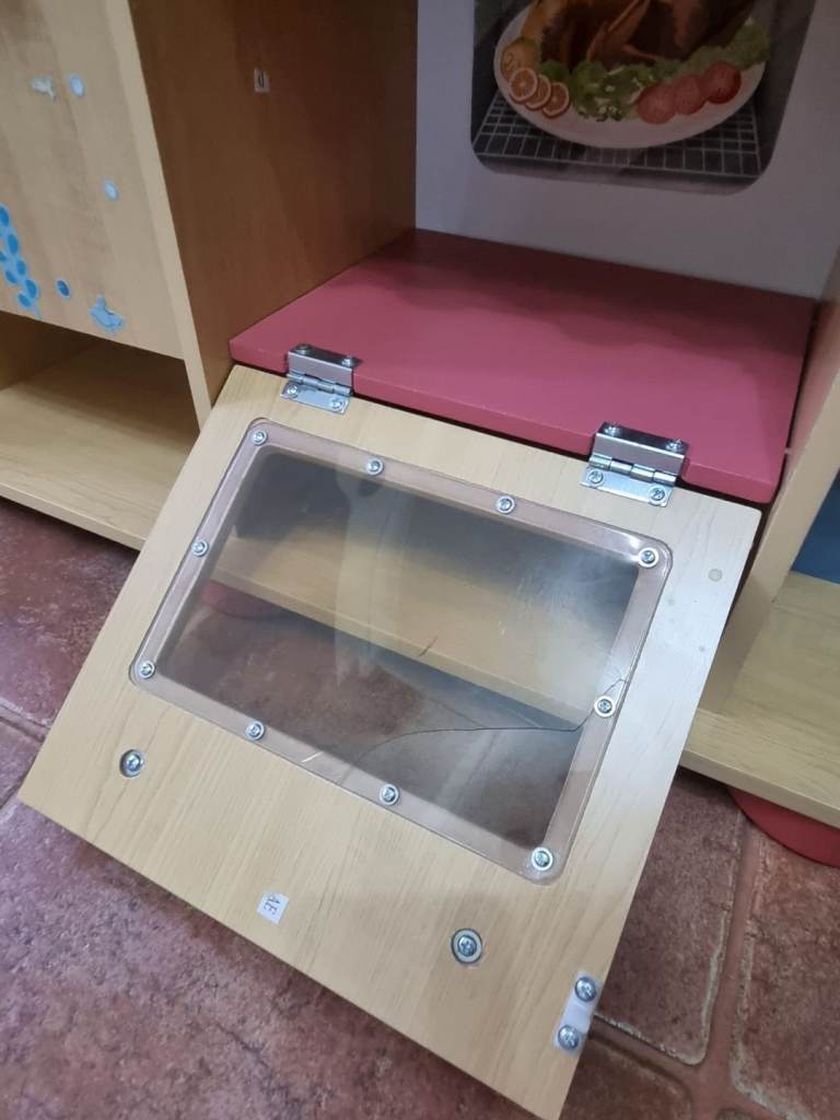 Play kitchen and items