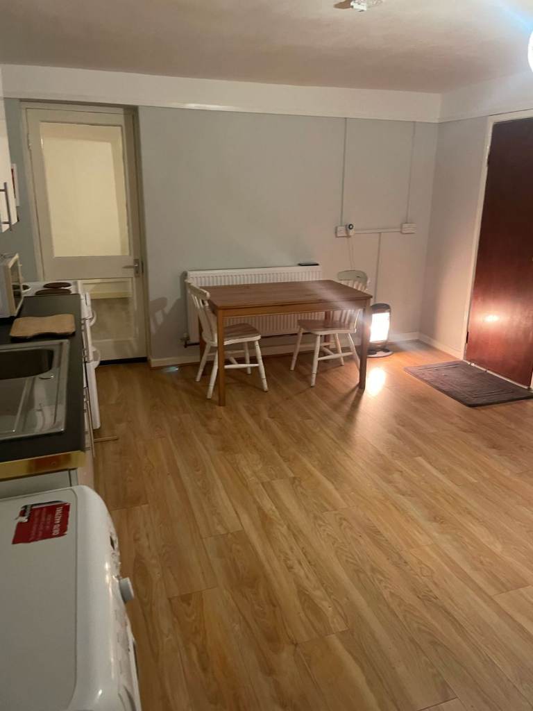 1 & 2 bedroom maisonette apartment available 