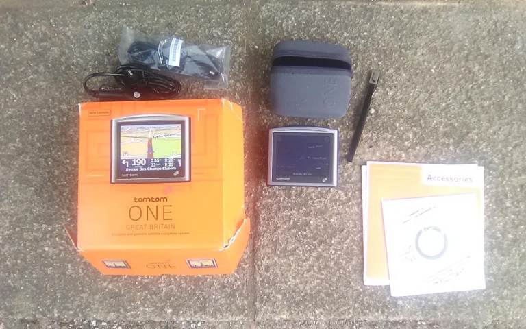TOMTOM ONE (Great Britain) 3.5in Sat Nav , Case , In-car Charger , SD Card - WORKING