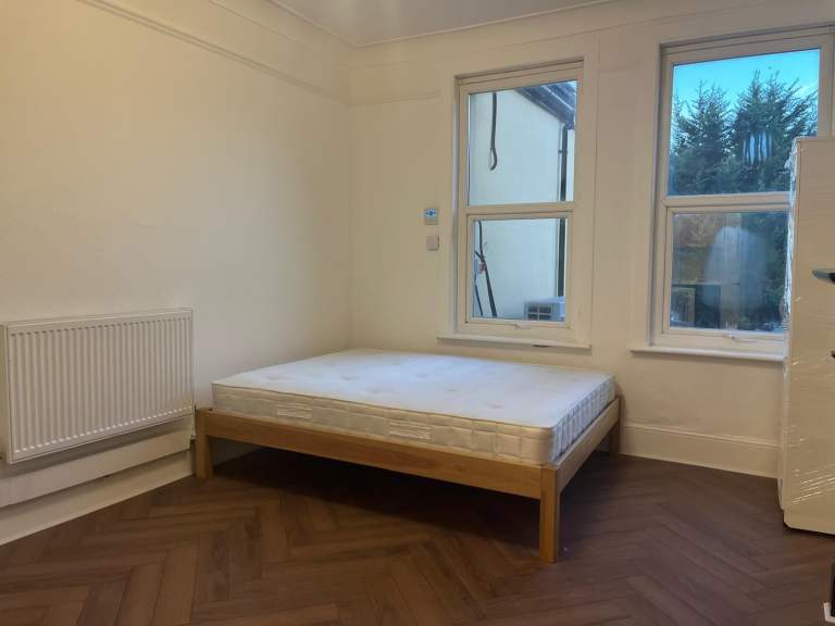 Huge self‑contained studio with bathtub - Dss Considered