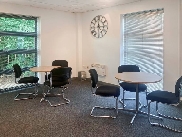 Tewkesbury - GL20 8SD \ Flexible Office Space with 5 Workstations