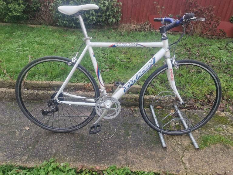  MENS GENTS ADULTS SARACEN VENTOUX 700 cc WHEELS 22 INCH FRAME 21 SPEED BIKE BICYCLE