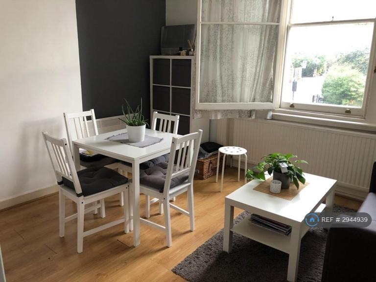 1 bedroom flat in Finchley Road, London, NW3 (1 bed) (#2944939)