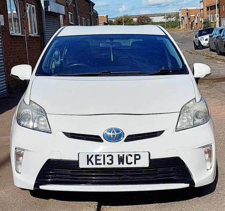 TOYOTA PRIUS PEARL WHITE HYBRID 2013