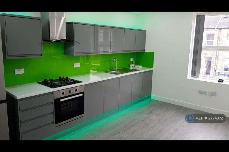 1 bedroom flat in Norman Road, Huddersfield, HD2 (1 bed) (#2774872)