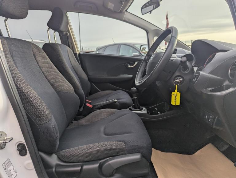 HONDA JAZZ 1.4 PETROL LOVELY CONDITION FULL SERVICE HISTORY SUPER RELIBALE