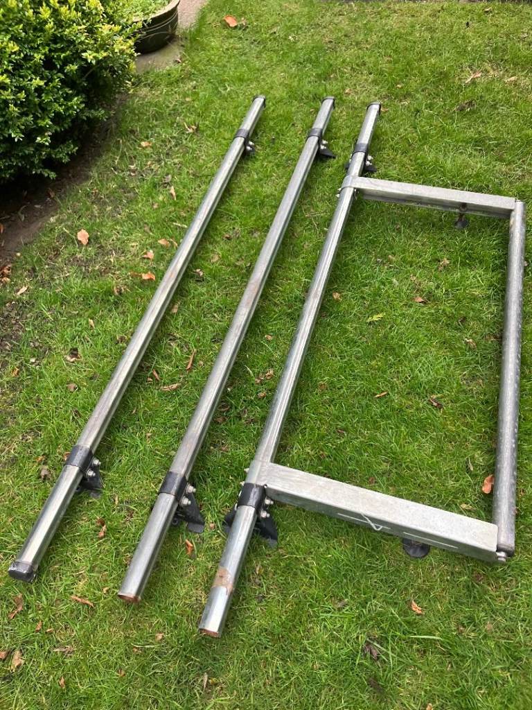 Rhino Van Roof bars with roller