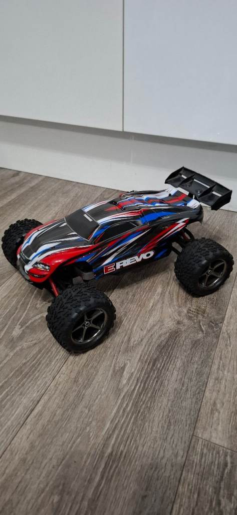 traxxas erevo 1/ 16 radio controlled truck 