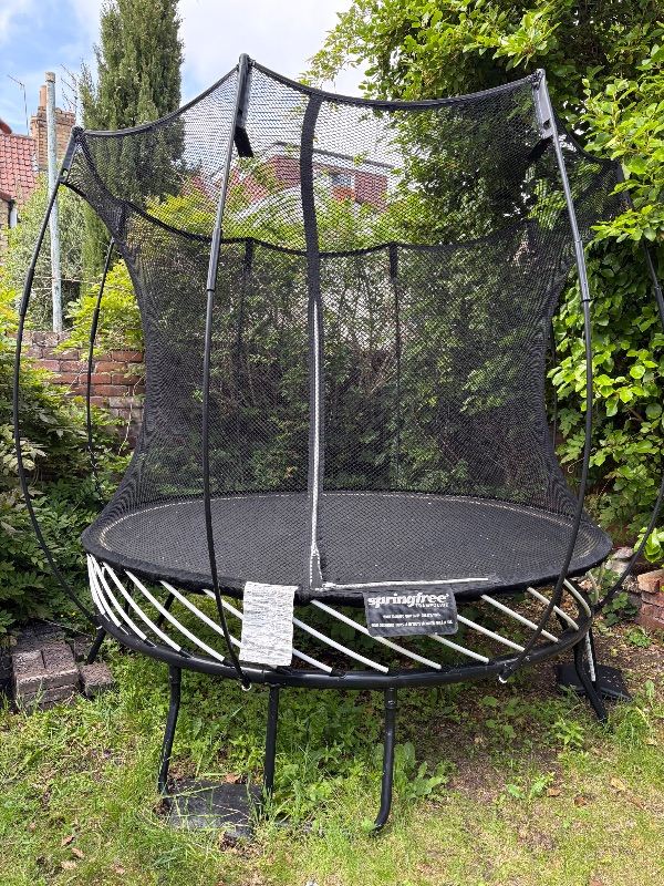 Springfree trampoline 