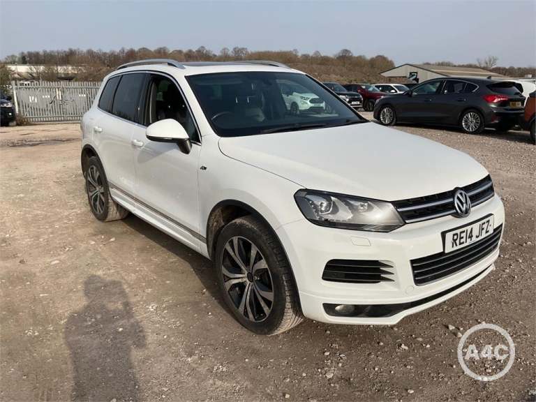  Volkswagen Touareg 3.0 TDI V6 BlueMotion Tech R-Line Tiptronic 4WD Euro 5 (s/s) 5dr Diesel Autom...