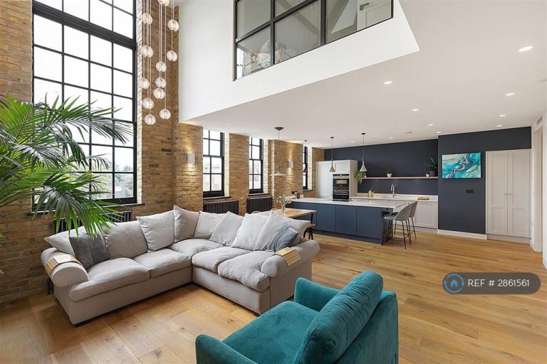 3 bedroom flat in Park Lofts, London, SW2 (3 bed) (#2861561)