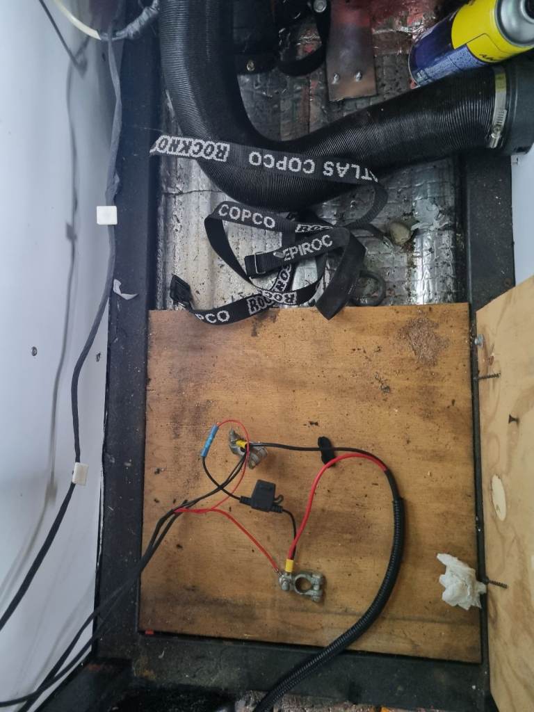 FORD TRANSIT CAMPERVAN - 6 SEAT BELTS - MATCHING RE-TRIMM SEATING - DIESEL HEATER