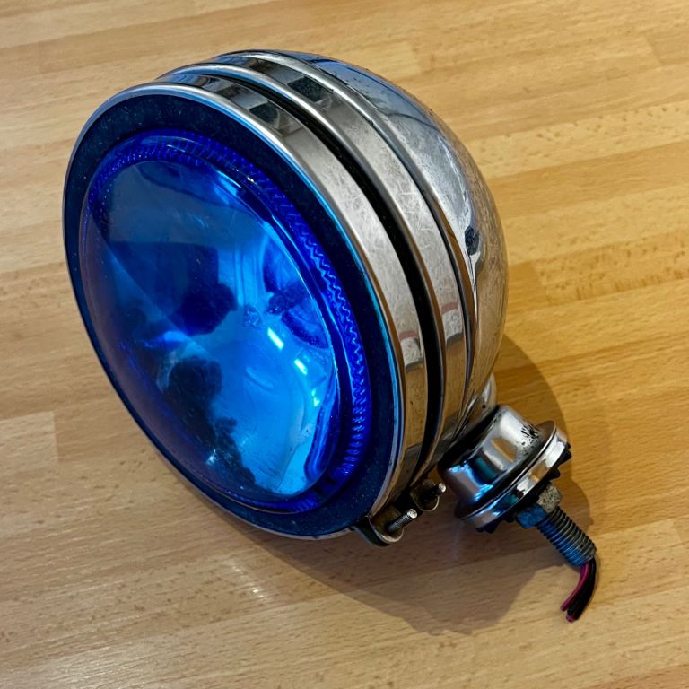 Blue tinted spot light for jeep