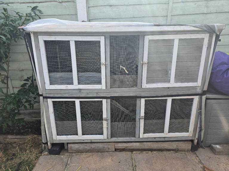 Bluebell hutch with Thermal cover
