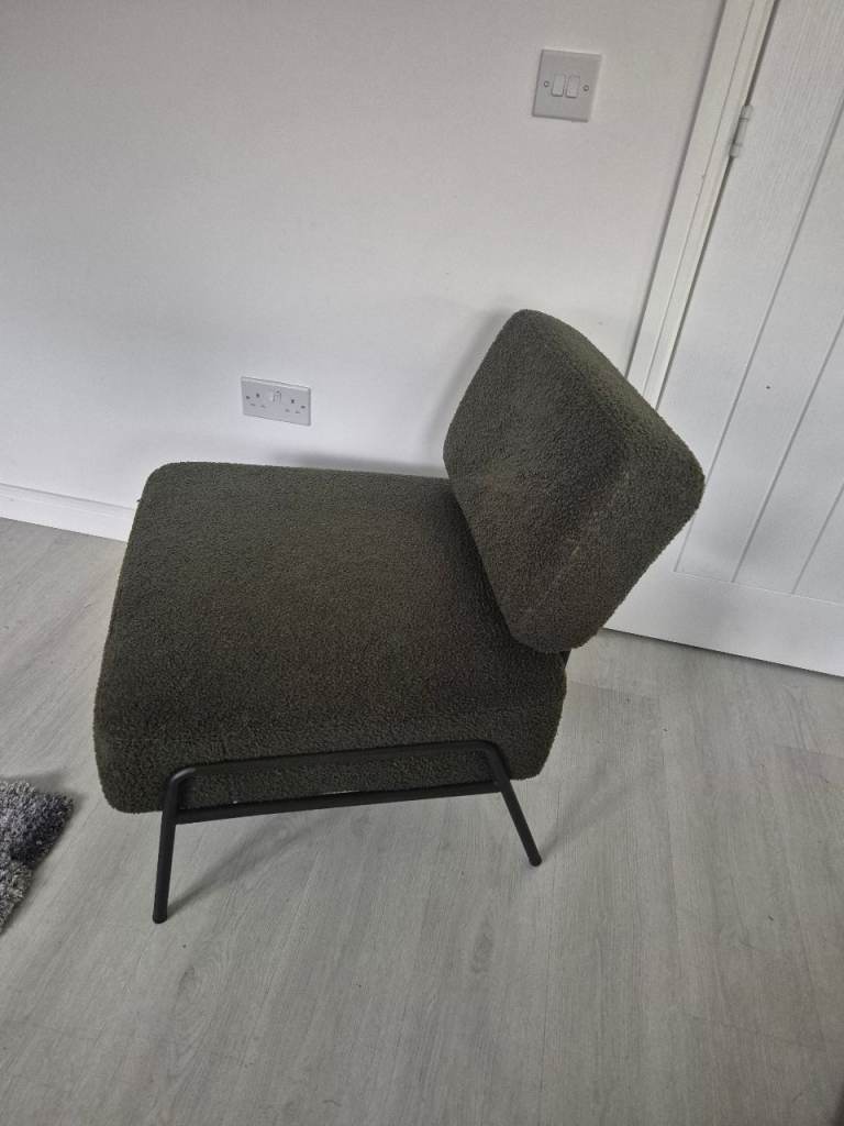 Single occasional chair