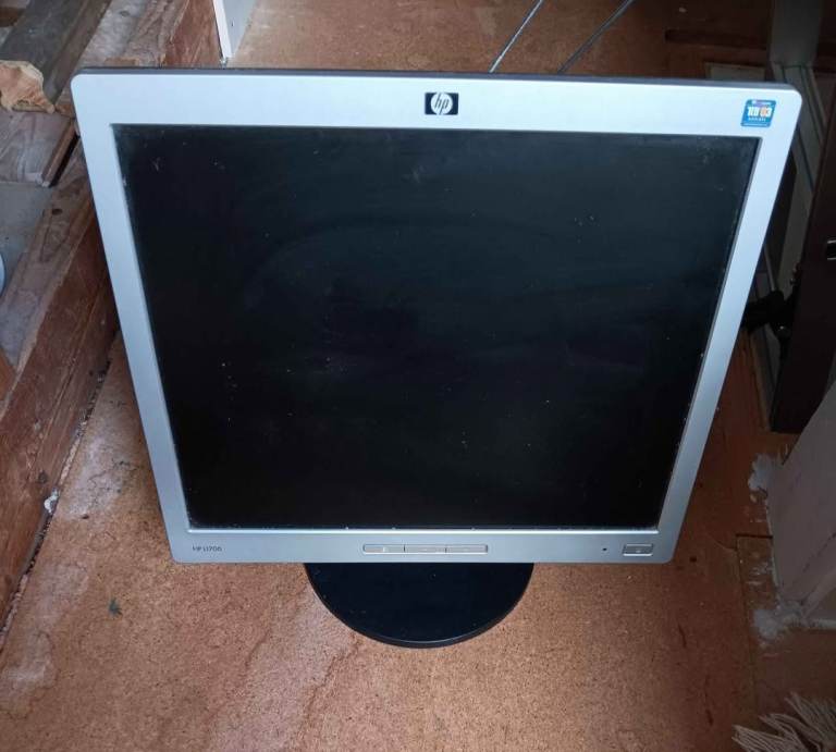 HP L1706 LCD Flat Panel Monitor