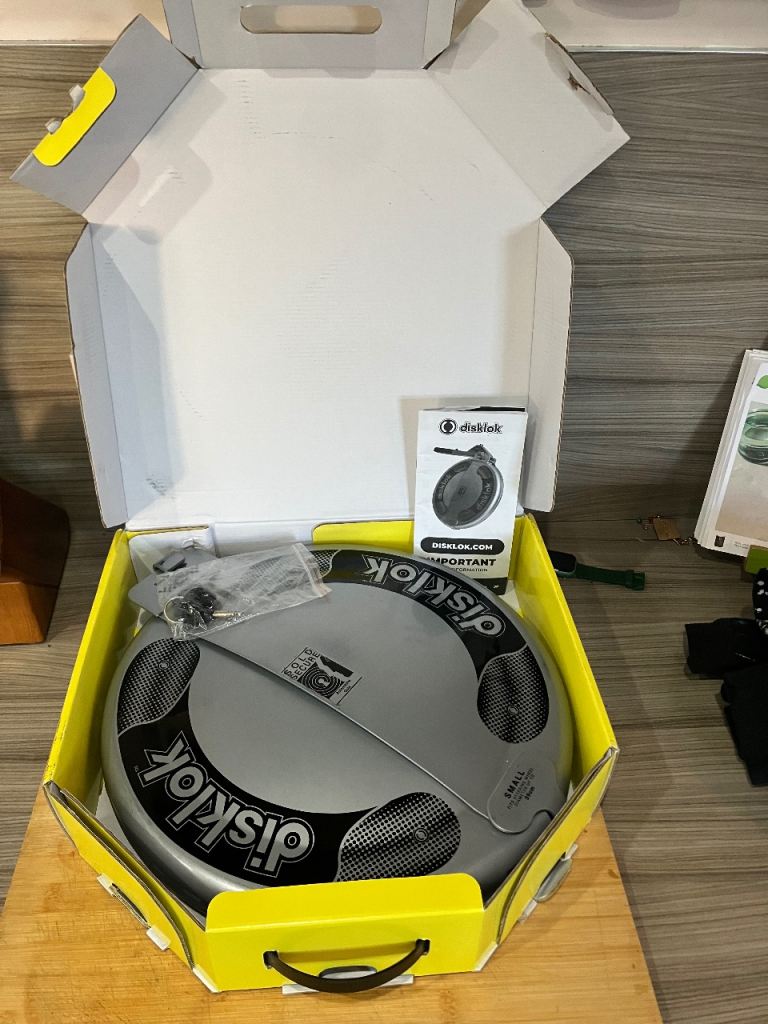 Disklok  Steering Wheel Lock - Small - with 3 x keys + Original Storage Box