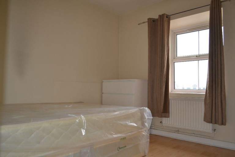 In Heart Of Walthamstow (E17 7JB)..A BIG Four (4) BEDROOM House..£3299pcm Refurbished+AVAILABLE NOW