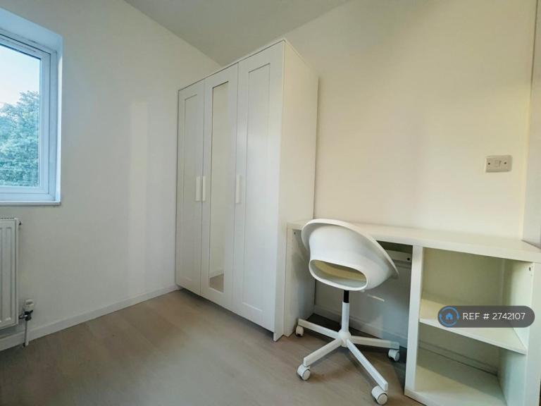 Studio flat in Ellisson Road, London, DA15 (#2742107)