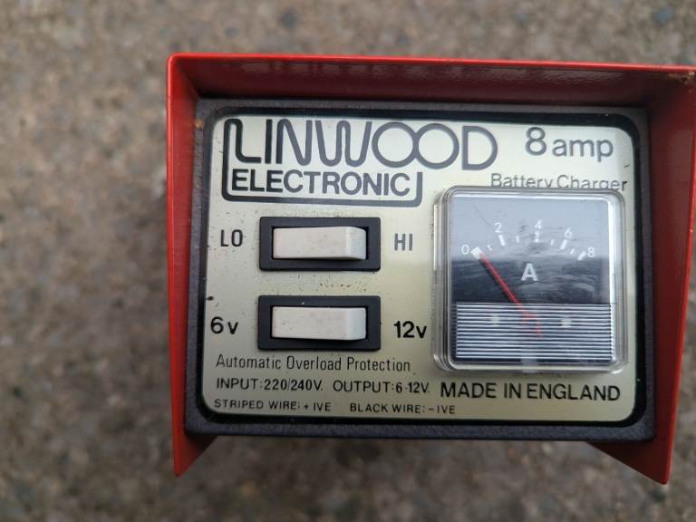6V + 12 VOLT 8AMP VAN, CAR BATTERY CHARGER IN FULL WORKING ORDER + IN GOOD CONDITION AS BARELY USED