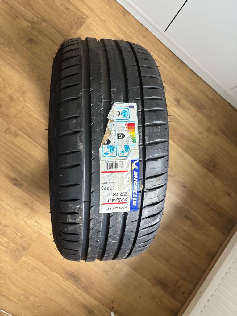 Tyre Pilot sport 4 225/40 ZR18