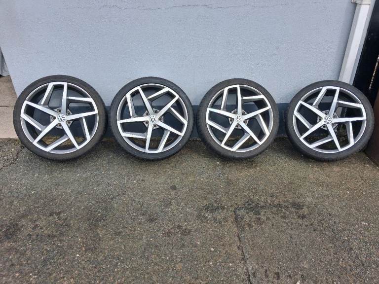 19 inch club sport alloys great condition i new tyre rest like new .