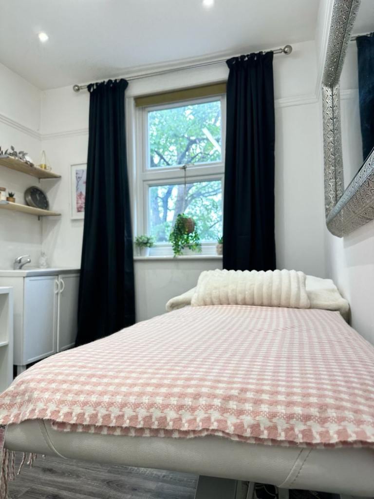 Beauty Room to Rent