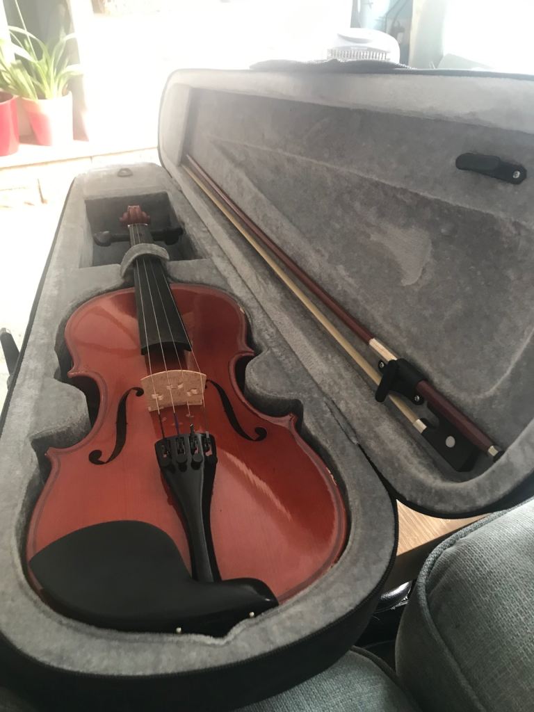 Violin with Bow and Hard Case – Good Condition