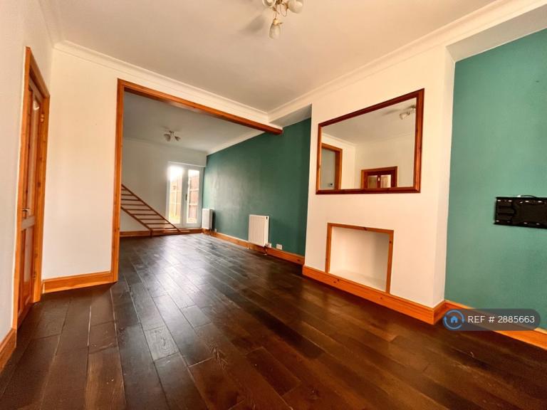 4 bedroom house in Upper Holly Hill Road, Belvedere, DA17 (4 bed) (#2885663)