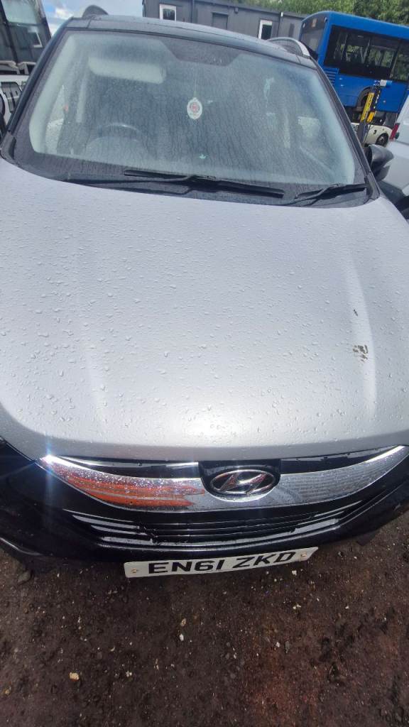 Bonnet off hyundai lx35 