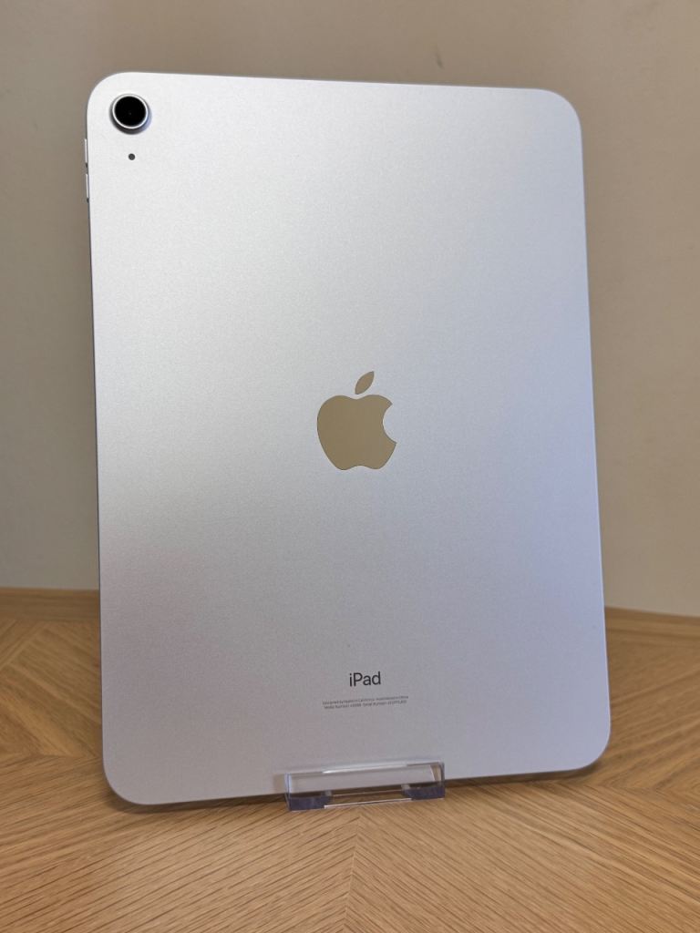 iPad 11th Gen 64GB Silver - New Condition 